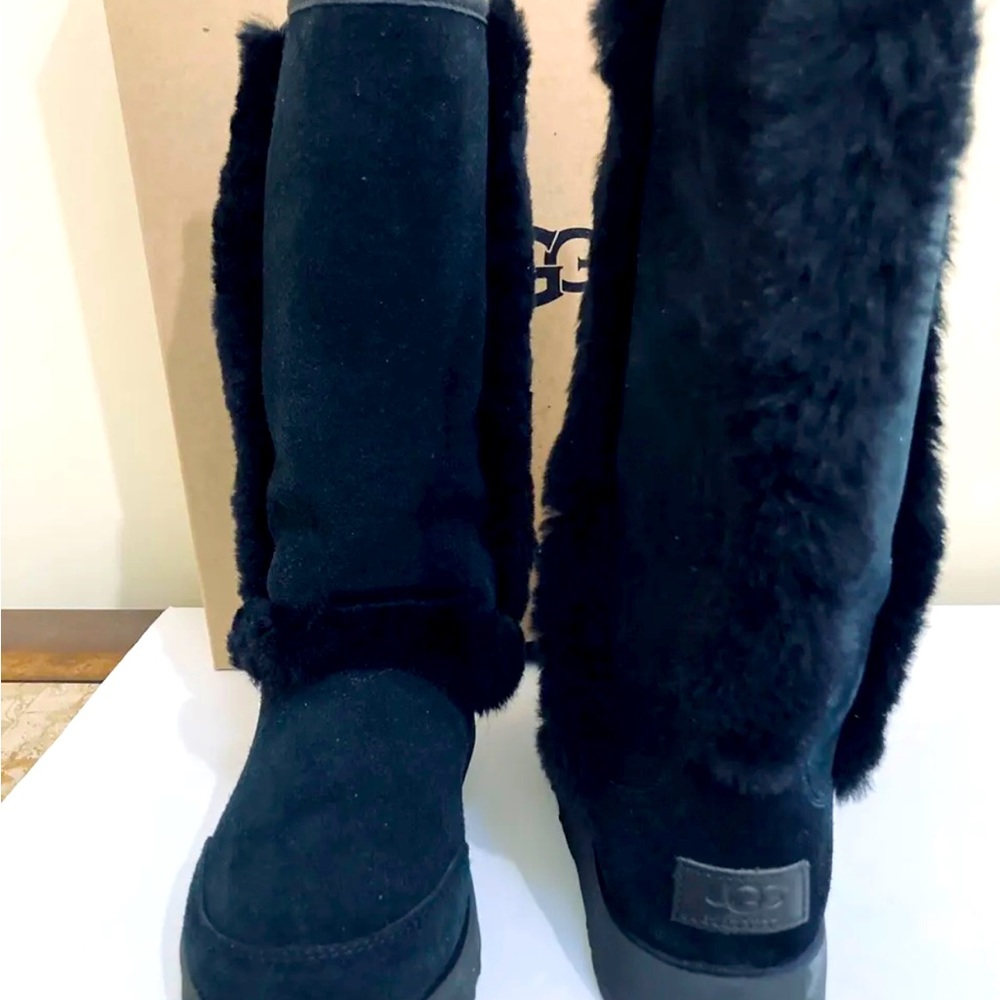 UGG Australia Womens Boots New With Tag and Box Size 5.5